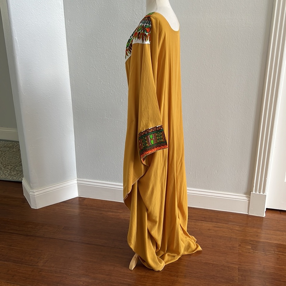 Free Flaw Caftan w/ Beautiful Dashiki Embellishment - Picture 5 of 9